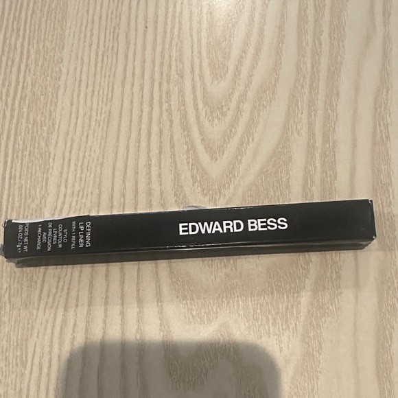 Edward Bess Natural Defining Lip Liner Natural 01 - Picture 2 of 5